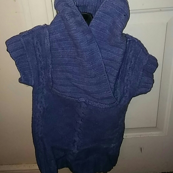 Short sleeve sweater