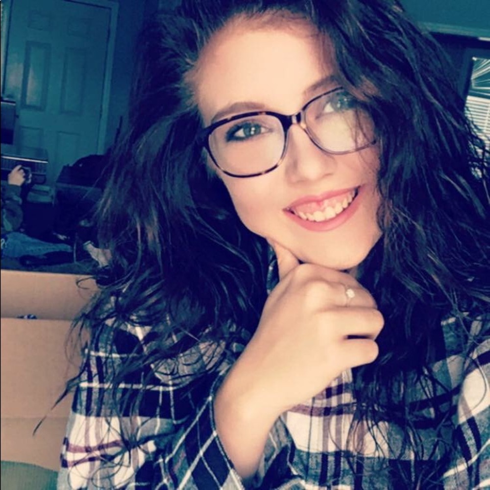 Meet your Posher, Alyssa