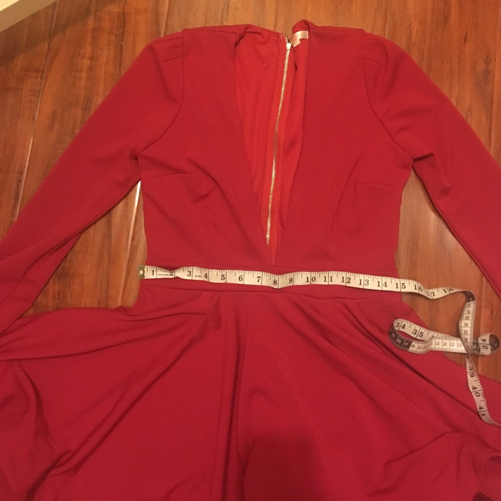 Deep V HIGH QUALITY FLARE DRESS! - Picture 3 of 3