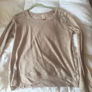 Long sleeve with laced see through back