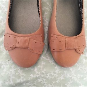 Clarks tan leather  flat