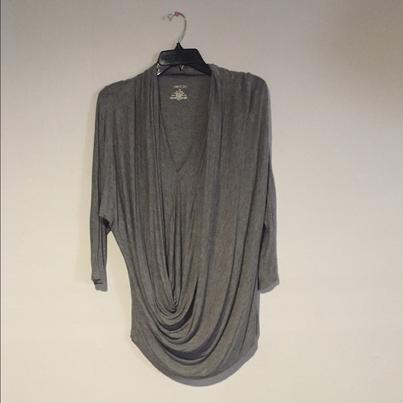 NWOT M Jennifer Lopez grey top!