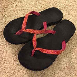 Fun, comfy summer flip flops!