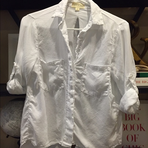 Cloth and Stone white split back button down