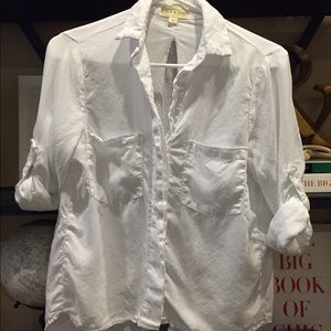Cloth and Stone white split back button down