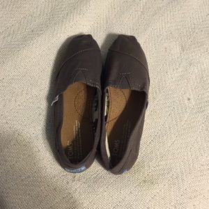 Practically brand new TOMS!