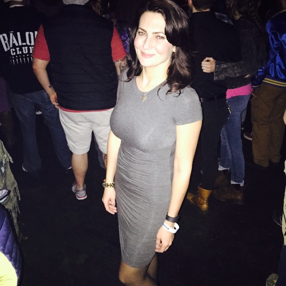 Hi, I am Ana. Welcome to my closet! 5'5", 125 lbs - Picture 2 of 4