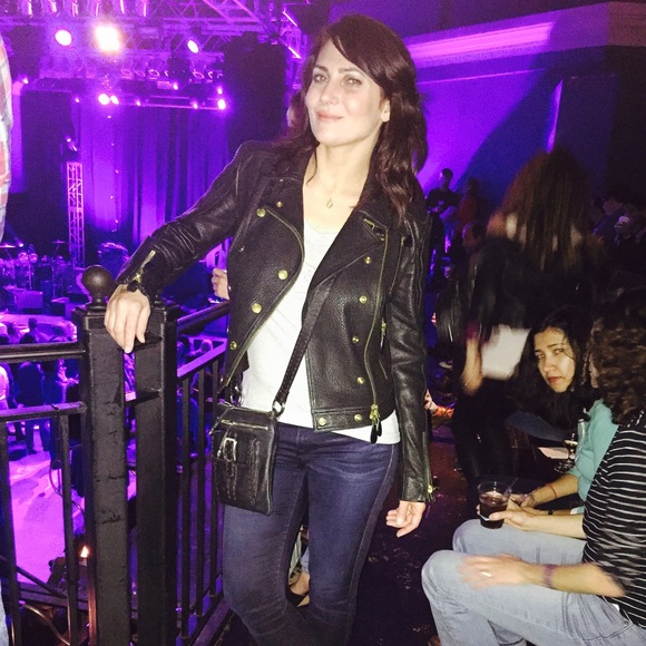 Hi, I am Ana. Welcome to my closet! 5'5", 125 lbs - Picture 4 of 4