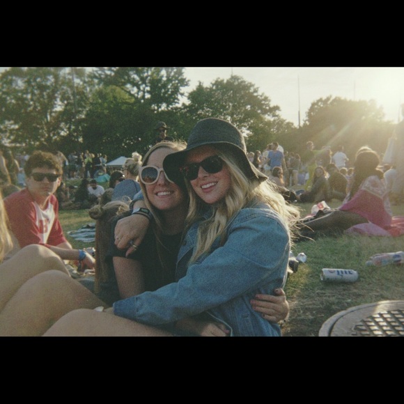 Meet your posher, Sophia! - Picture 3 of 4