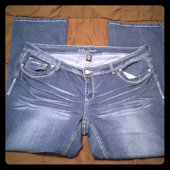 Ariya jeans