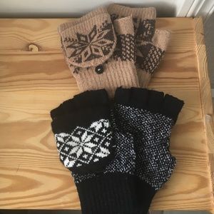 2 Pairs of Mittens