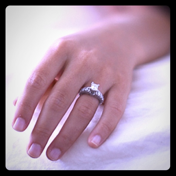 Jared custom made engagement ring