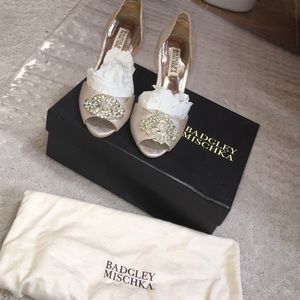 Bradley Mishka low heel Champagne