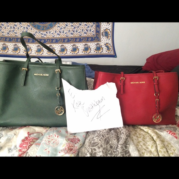 Michael Kors Handbags - Michael Kors Multifunction Jet Set