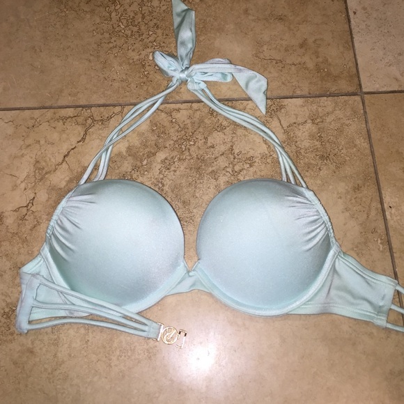 bombshell - MAJOR push up!