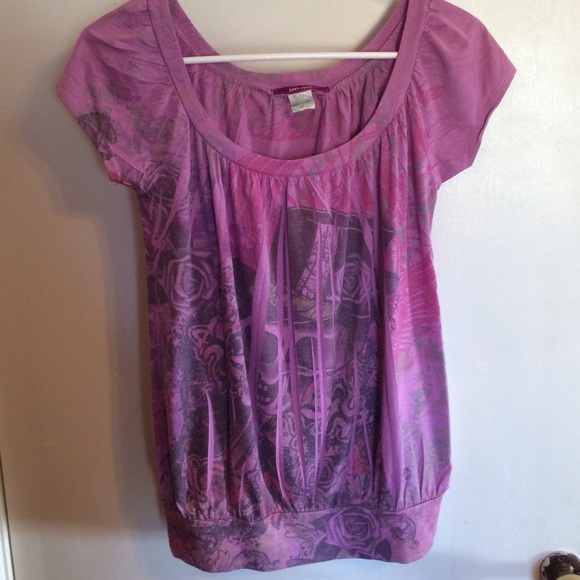 Cute woman's top, with skulls and roses