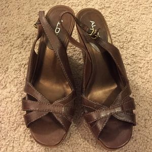 Aldo Wedges!