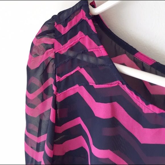 ✨ chiffon chevron top. - Picture 2 of 4