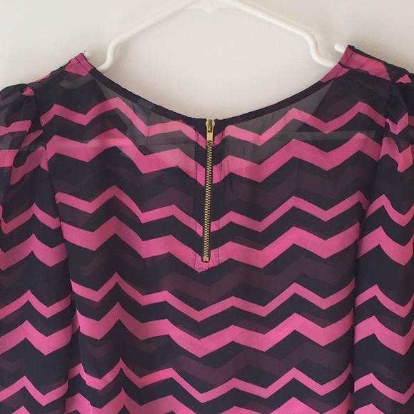 ✨ chiffon chevron top. - Picture 4 of 4