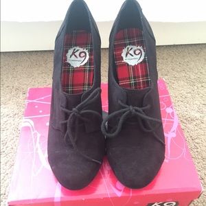 Black Oxford pumps