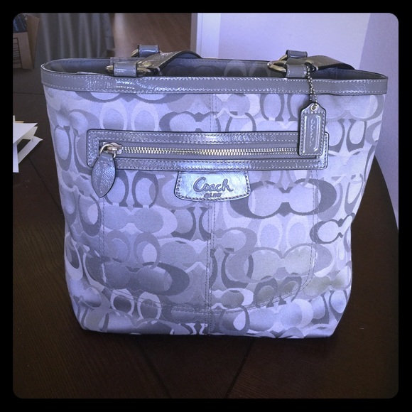 Mint condition COACH purse and pink scarf!