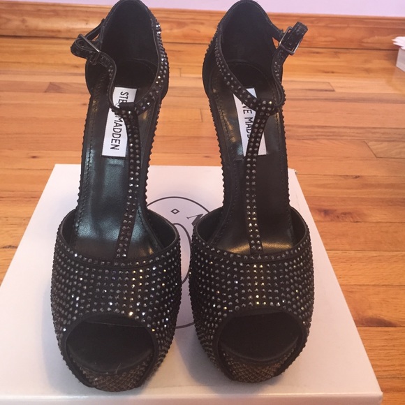 Stunning crystal embellished Steve Madden heels - Picture 3 of 3