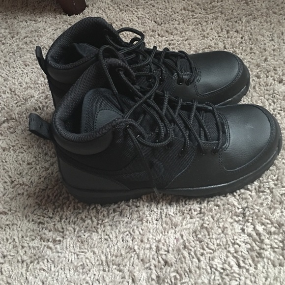 Nike ACGs - Picture 2 of 4