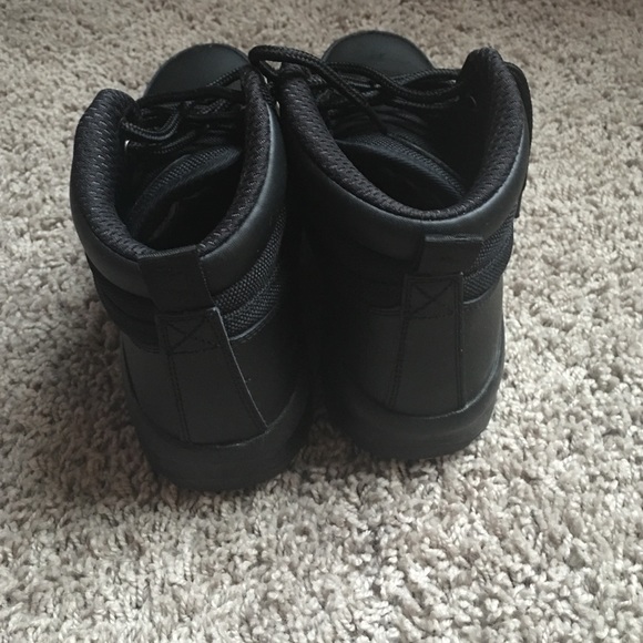Nike ACGs - Picture 3 of 4