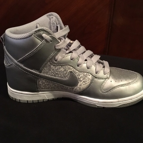 Silver Nike Dunks Size 7