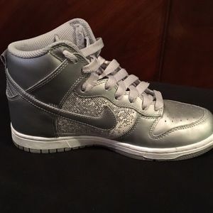 Silver Nike Dunks Size 7