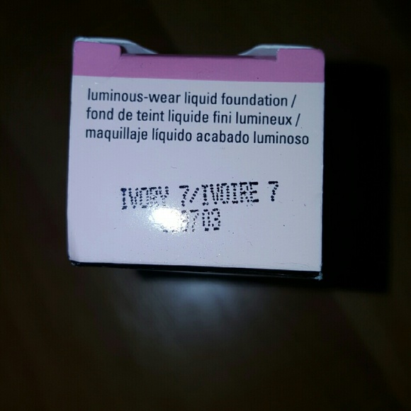 Liquid Foundation - Ivory 7