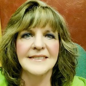 Meet your Posher, Debbie