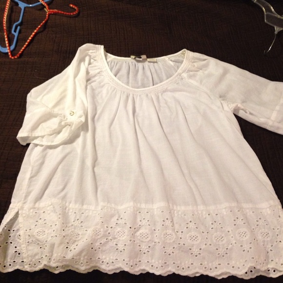 Light and airy cotton top eyelet trimmed