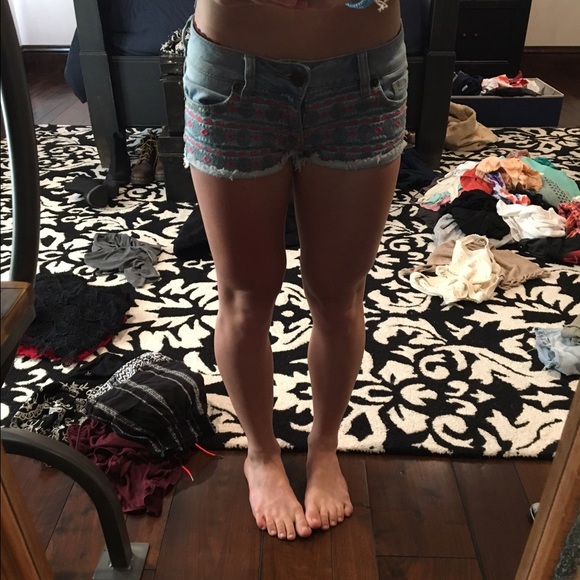 Tribal pattern shorts - Picture 2 of 3