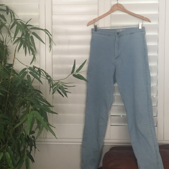 Light Wash Easy Jean - Picture 3 of 4