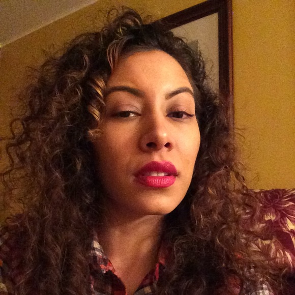 Meet your Posh Ambassador, Jennifer - Picture 3 of 3