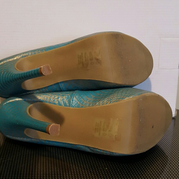 Heels - Picture 2 of 3