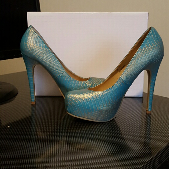 Heels - Picture 3 of 3