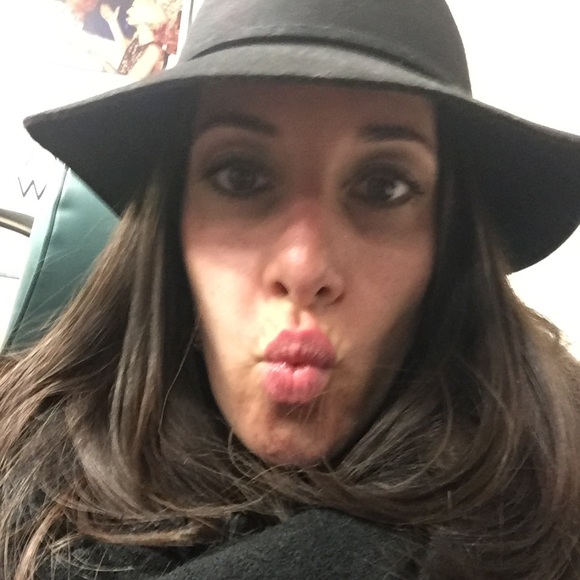 Meet your Posher, Danielle - Picture 1 of 1