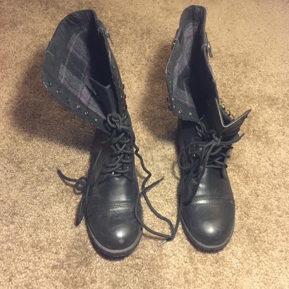 Combat boots