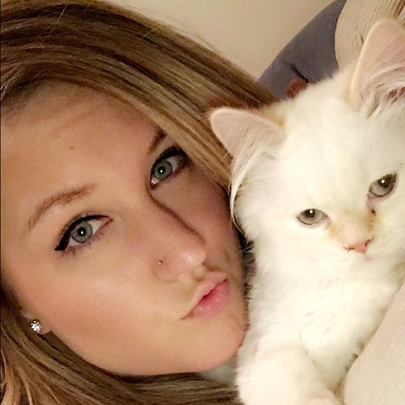 Meet your Posher, Alyssa