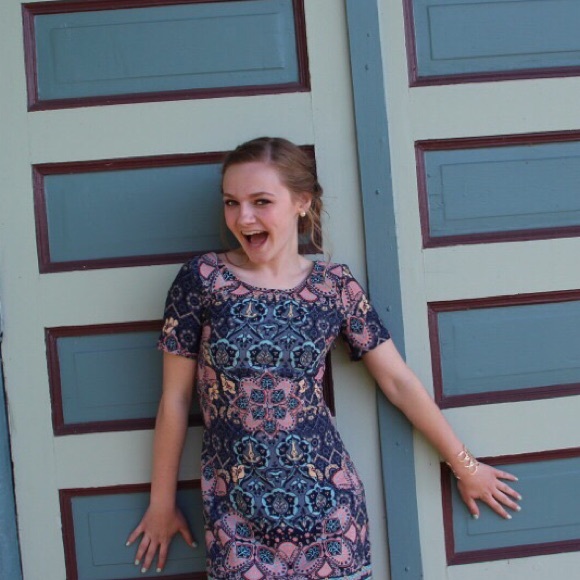 Meet your Posher, Natalie - Picture 3 of 4