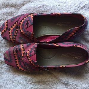 Tribal print Toms