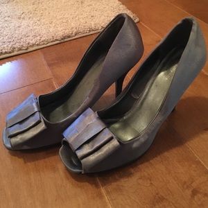 Size 8 silver Forever 21 heels with front ribbon
