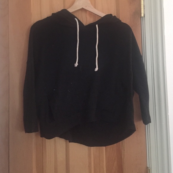 Black cropped sweatshirt