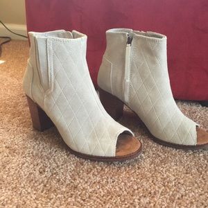 TOMS size 7, Grey Peep Toe Bootie