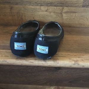 Toms Black Leather Ballet Flats