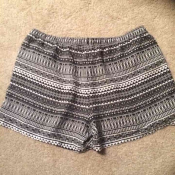 Tribal Pattered Short - Picture 3 of 3