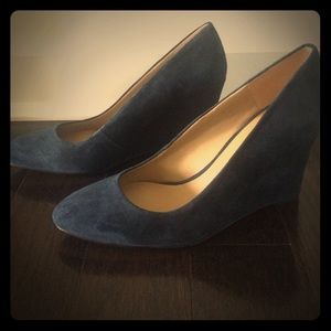 ✨✨Unworn NWT- Suede Wedge Pumps✨✨