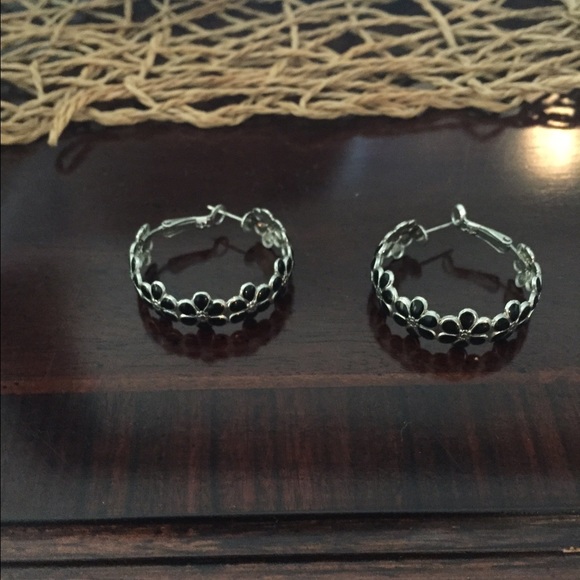 Premier Designs>>Hoop Earrings